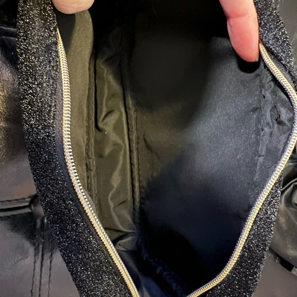 NWOT Chanel cosmetic bag limited edition with gold! ⭐️⭐️⭐️ - Picture 4 of 8